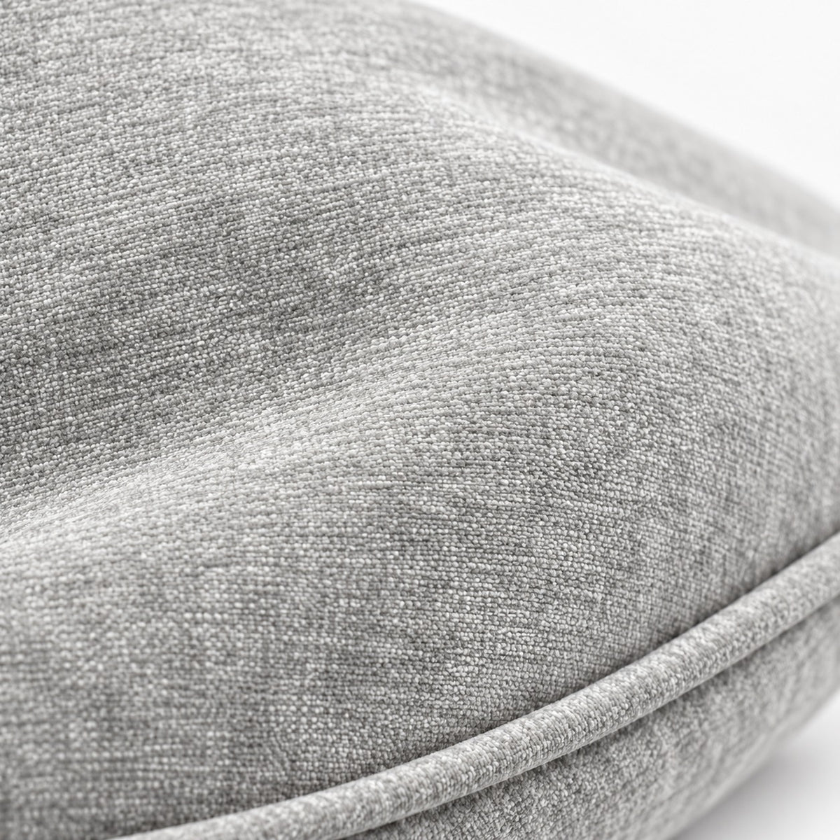 Gris Claro — Detalle de la tela velvet del Cojín L Köff