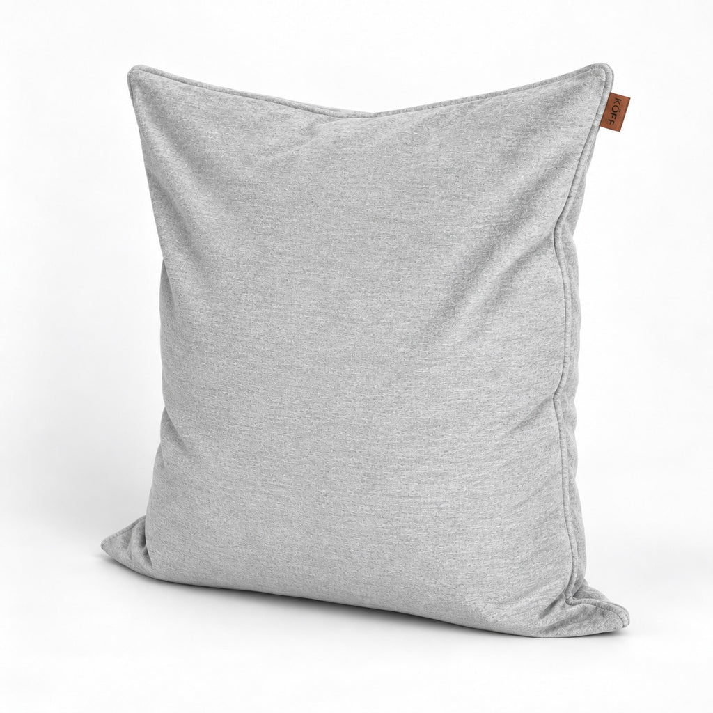 Gris Claro — Cojín XL Köff en tela velvet, vista de tres cuartos