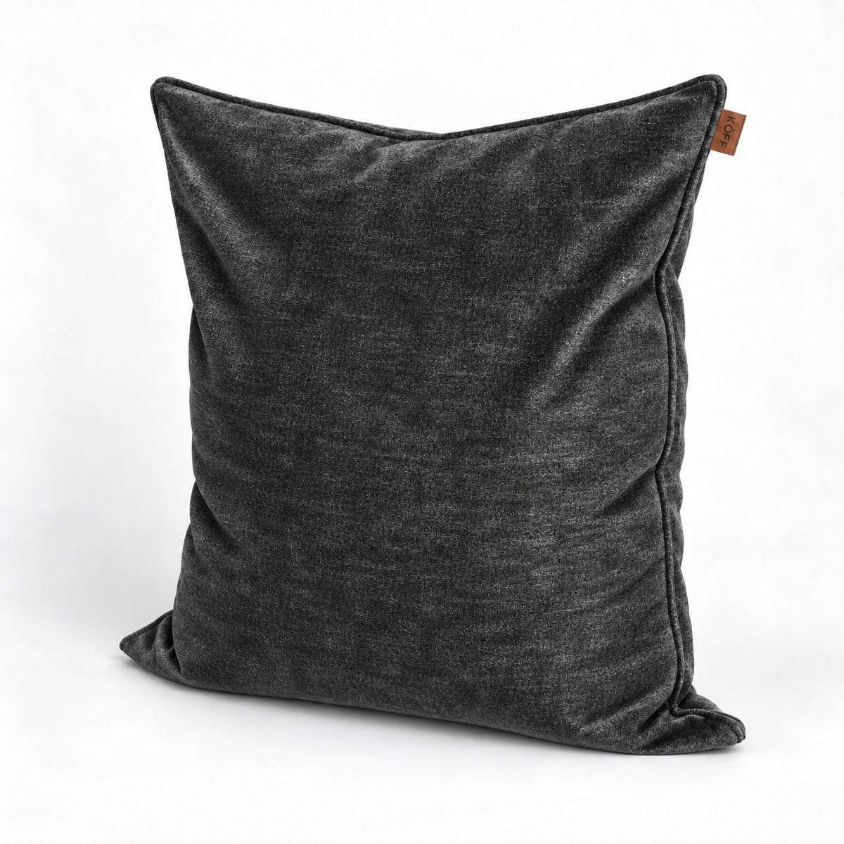 Negro — Cojín XL Köff en tela velvet, vista de tres cuartos