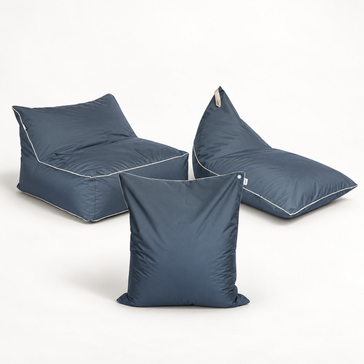 Conjunto Terraza Köff: Reposera Chunky, Cojín Exterior L y Cojín Triangular Exterior