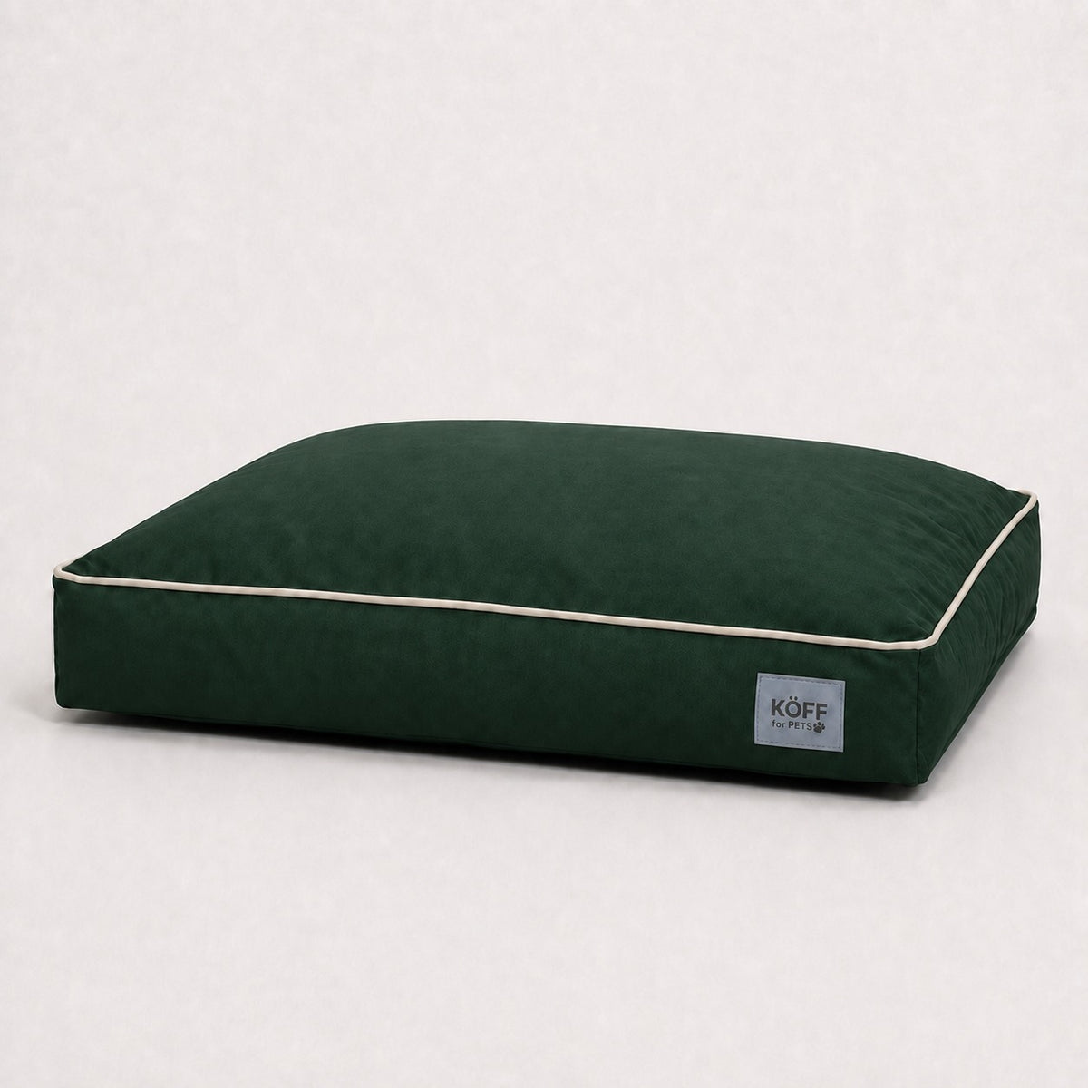 Verde Bosque — Cama Köff Form Exterior en verde bosque, vista de tres cuartos