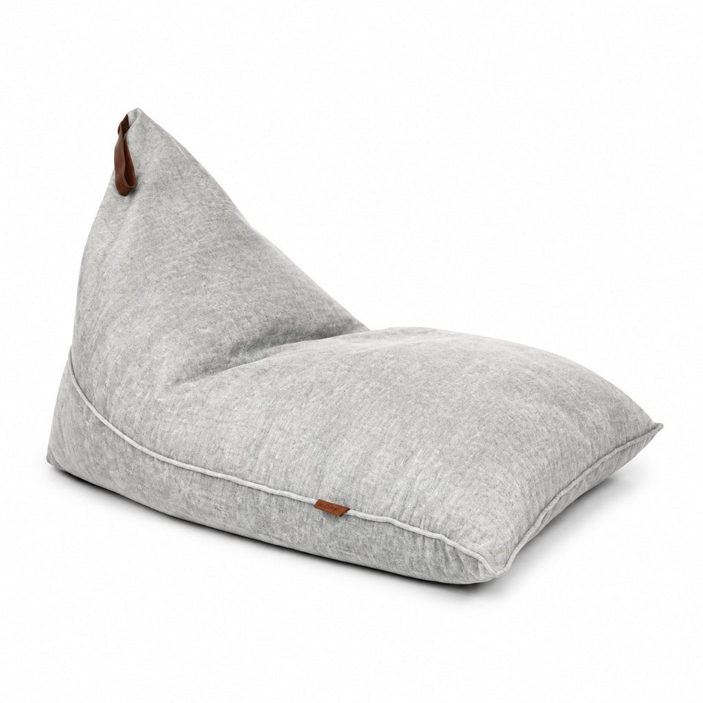 Cojín Triangular Interior en tela velvet, una de las piezas del Conjunto Living