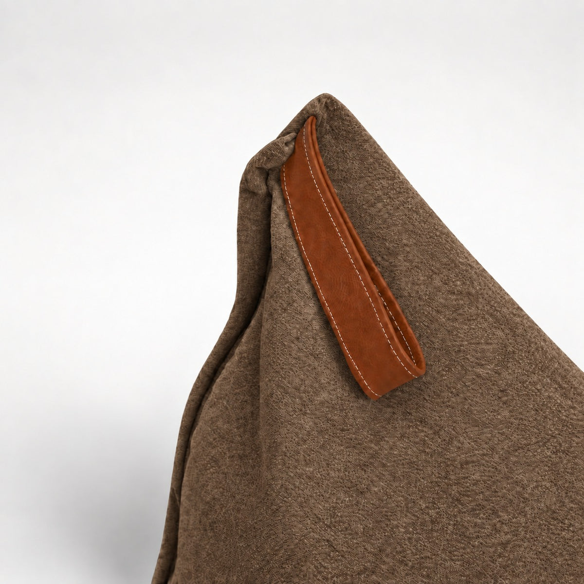 Tabaco — Mango de cuero del Cojín Triangular Köff