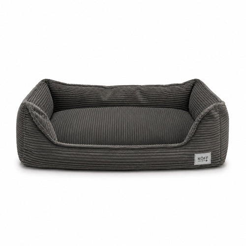 Talla M · 90 × 60 cm — Cama Köff Suite Cotelé en gris carbón, vista de tres cuartos sobre fondo blanco