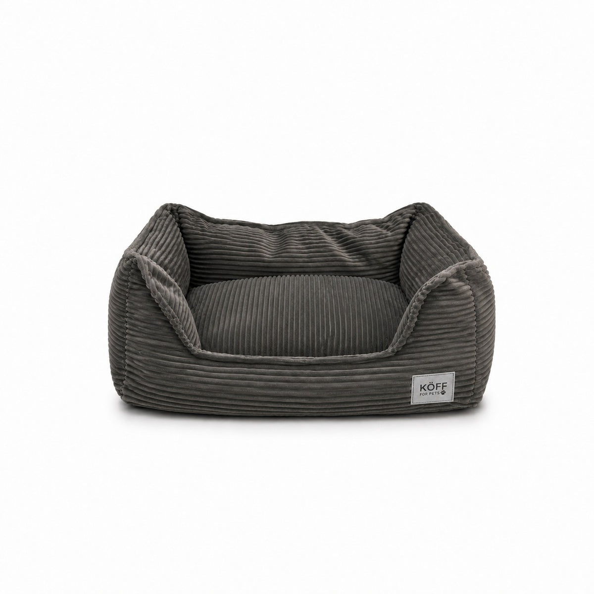 Talla S · 65 × 50 cm — Cama Köff Suite Cotelé en gris carbón, vista de tres cuartos sobre fondo blanco